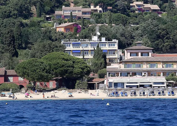 Cap Negre 3* لو لا فاندو